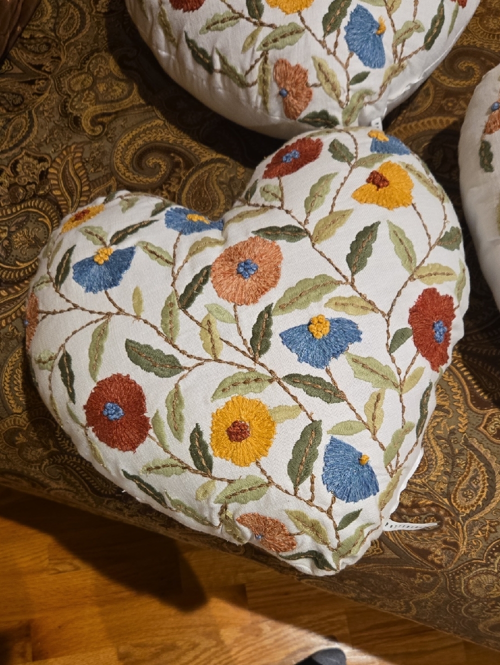 Bundle Of 3 Pottery Barn Embroided Flower Heart Shape Throw Pillows - Picture 6 of 8